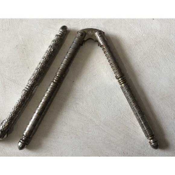 Vintage Metal Handheld Squeeze Nutcrackers Lot of 3 Walnuts Crabs Lobster HMQ - Picture 4 of 13